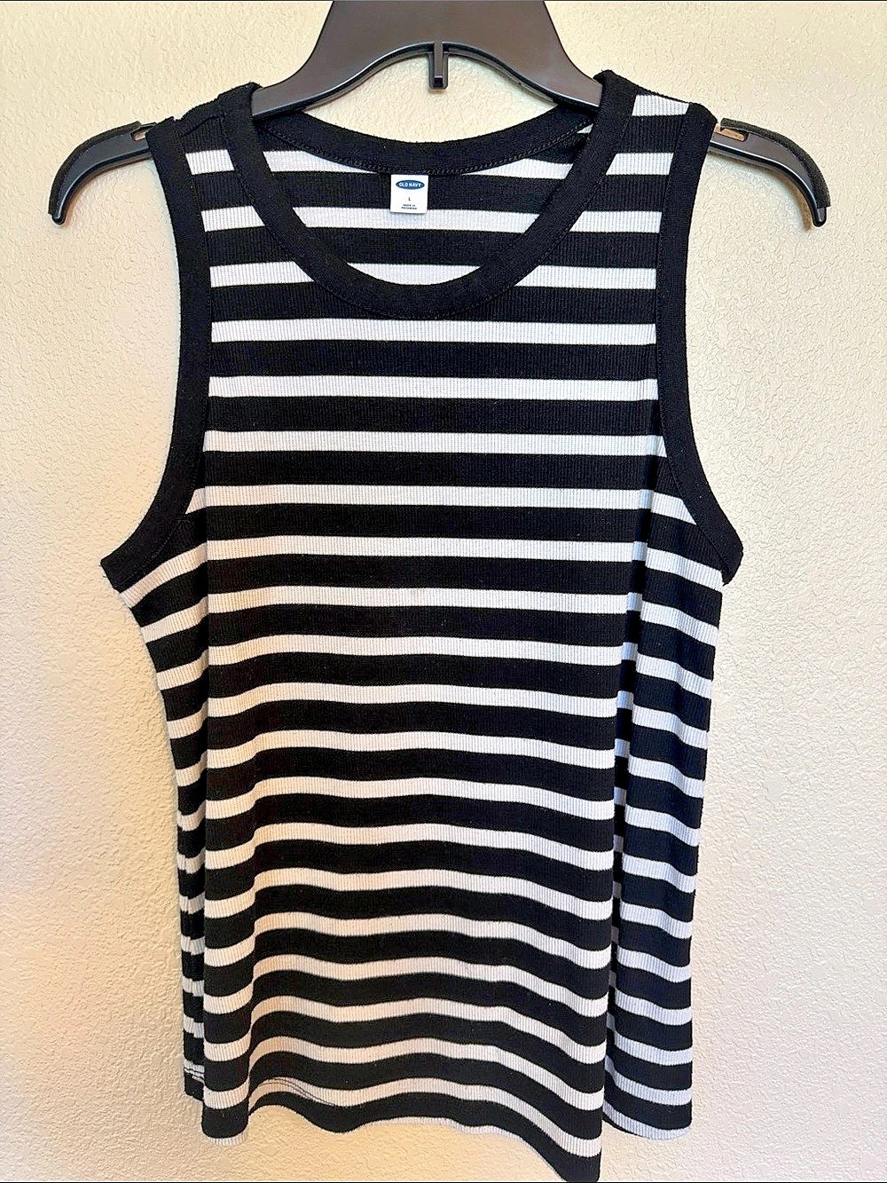 Old Navy Striped Tank Top in Black & White Large